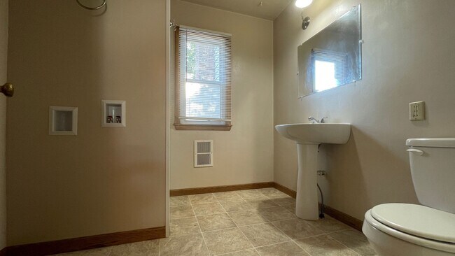 Building Photo - 4924 N 73rd St
