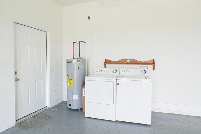Building Photo - 4145 68th Ave NE