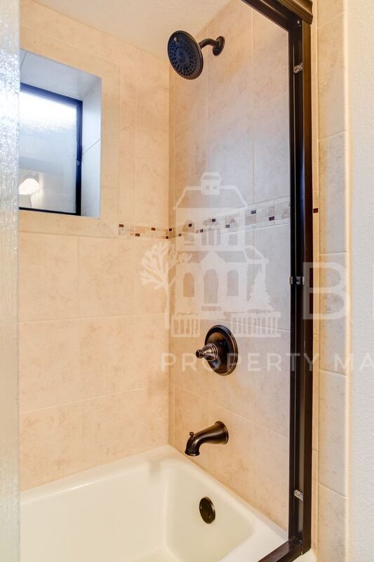Building Photo - 355 Waco Ct