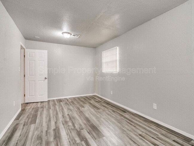 Building Photo - 3204 NE 11th St