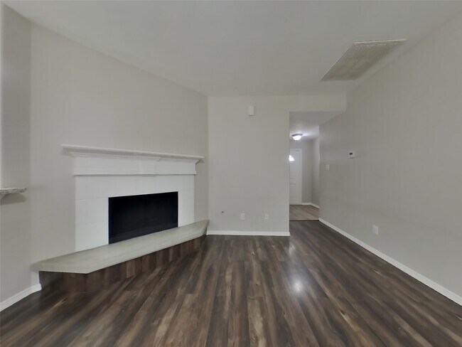 Building Photo - 2002 Briar Grove Dr