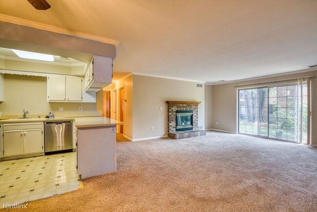 Building Photo - 2 br, 1 bath  - 30506 Oakridge Manor Dr