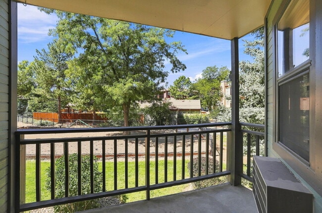 Building Photo - $2,340.95, 2 Bed 2 Bath Condo in Boulder with In Unit Laundry!