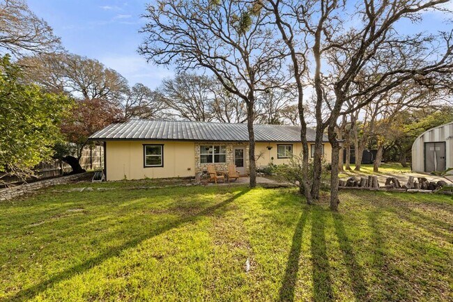 Building Photo - 28 W Inwood Forest Dr