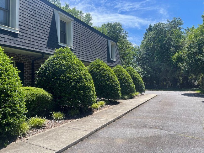 Building Photo - Charming & Private Townhouse in NW Hickory – 2BR, 1.5BA, Prime Location - No Pets