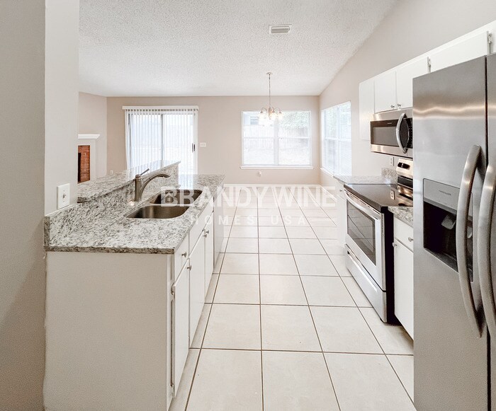 Building Photo - 8055 International Village Dr