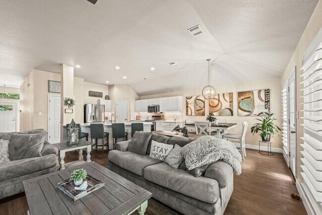 Building Photo - 4221 N Summercrest Loop