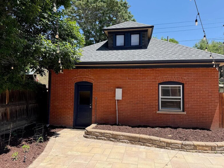 Building Photo - 1024 N Marion St