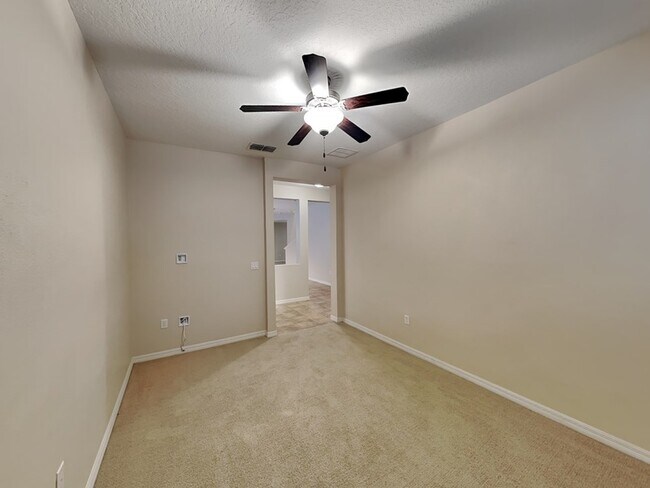 Building Photo - 11843 Verrazano Dr