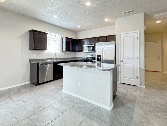 Building Photo - New 4 BR Home in Great Neighborhood!