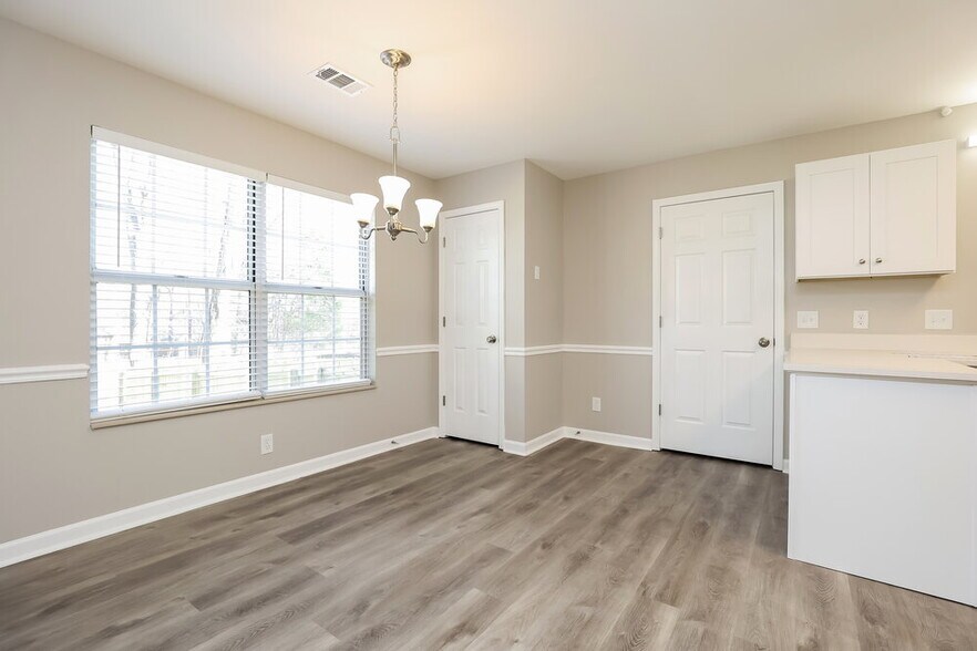 Building Photo - 812 Dresden Ct