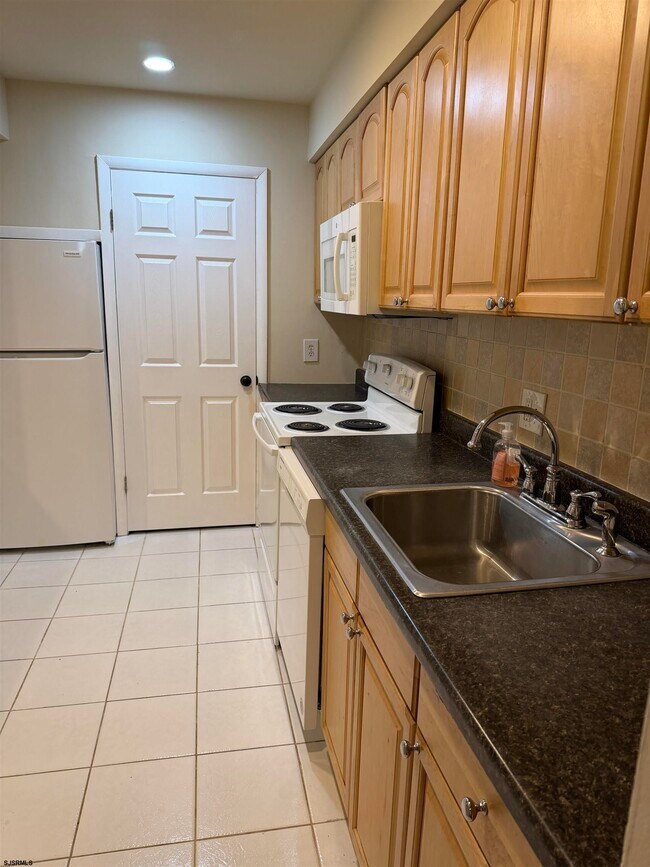 Building Photo - 104 Vail Ct