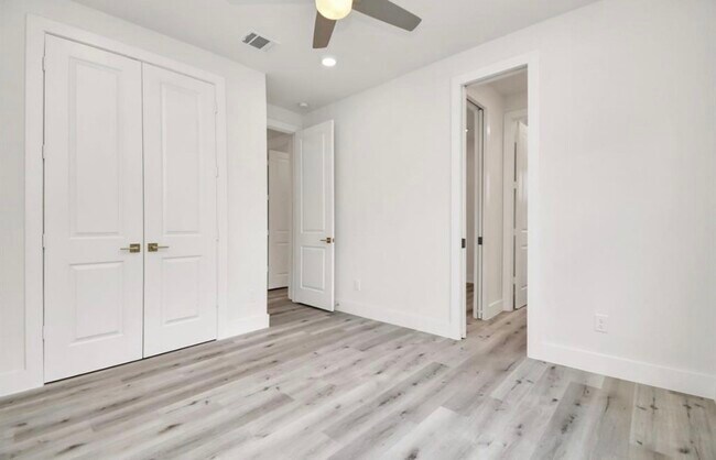 Building Photo - 6555 Sealey St