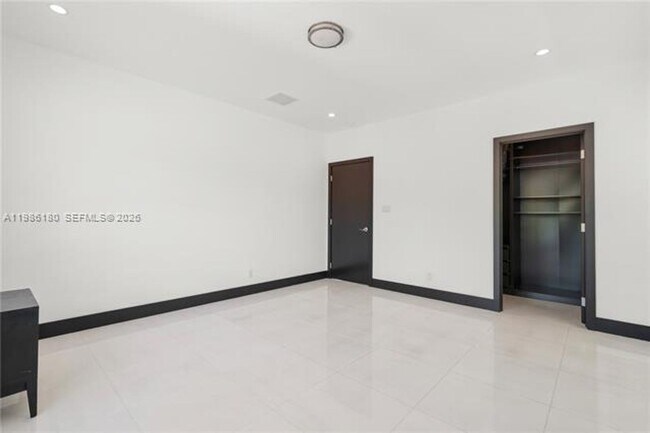 Building Photo - 519 Alhambra Cir