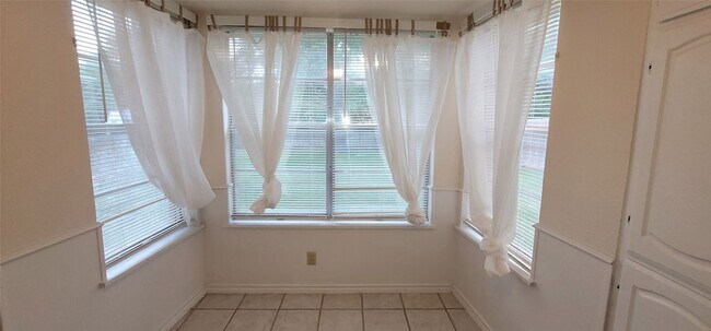 Building Photo - 5624 Woodway Dr