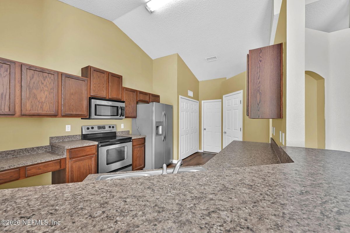 Building Photo - 10810 Stanton Hills Dr E