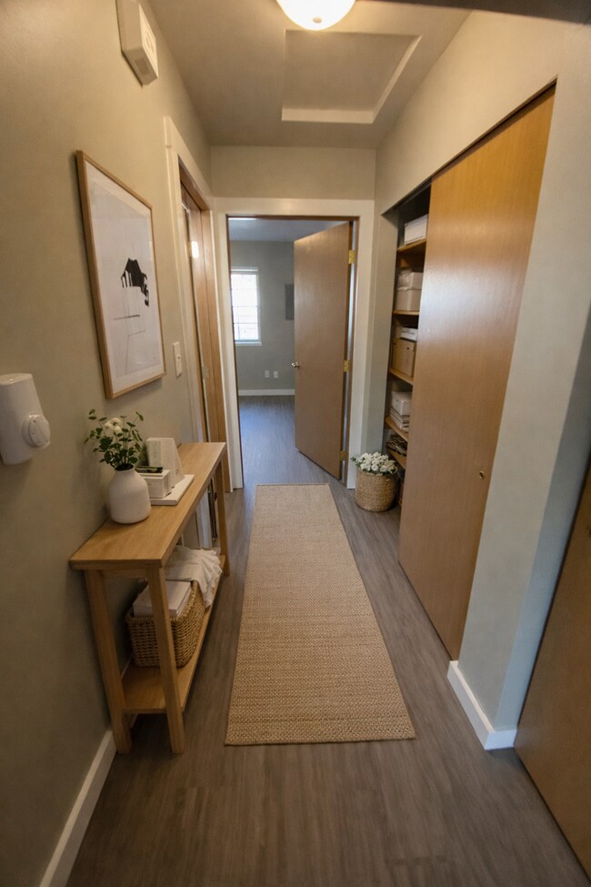 Building Photo - Luxury Vinyl Floors & Vaulted Ceilings Make This Selah Apartment Stand Out!
