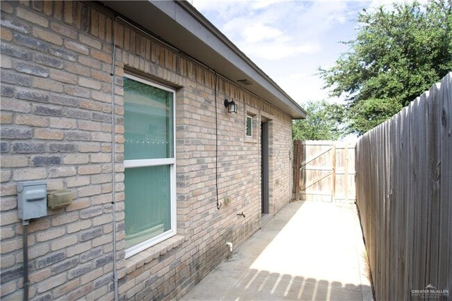 Building Photo - 403 Teague Ave