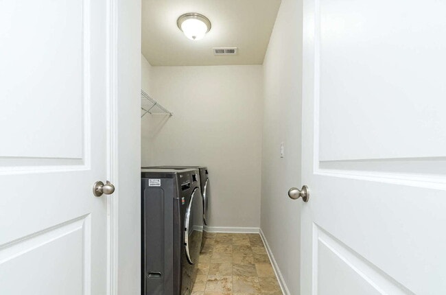 Building Photo - Stunning 4-Bed Home in Wendell with Granit...