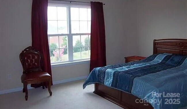 Building Photo - 4862 Benhill Dr