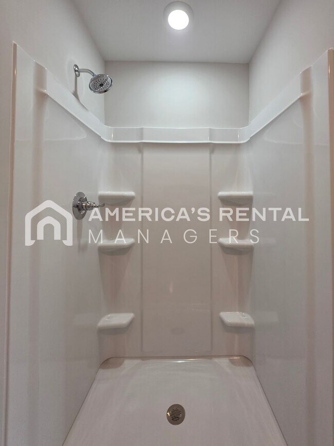 Building Photo - New Construction Townhome for Rent in Clanton, AL!