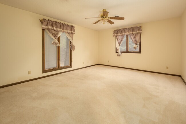 Building Photo - 3385 37th Ave