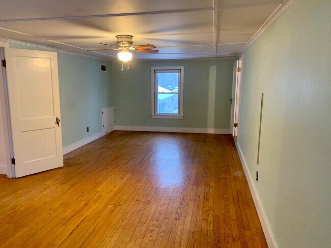 Building Photo - 6 Clark St