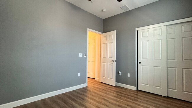 Building Photo - 3BD/2.5BA - Modern 3-Bed Home with Privacy & Amenities: Near Schools, Parks & Shopping!