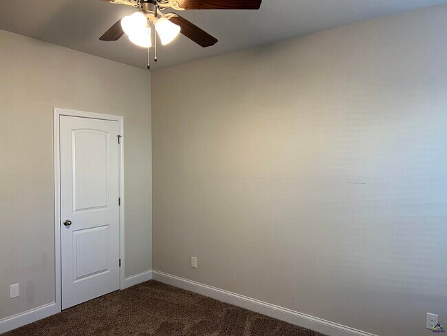 Building Photo - 105 Lacey Oak Ln