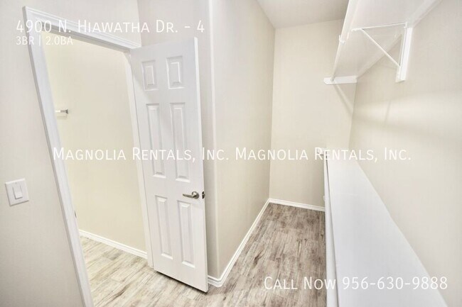 Building Photo - 4900 N Hiawatha Dr
