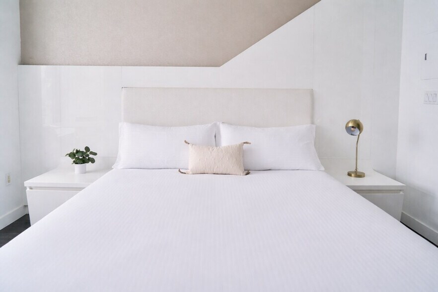 Building Photo - 101 Greenwich St