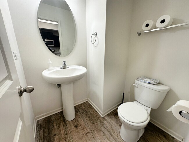 Building Photo - 652 Anchorage Ct