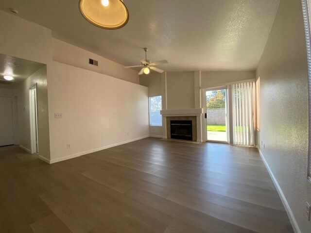 Building Photo - 3-bedroom, 2-bath, 1,107 sq. ft. single-story home in Sacramento