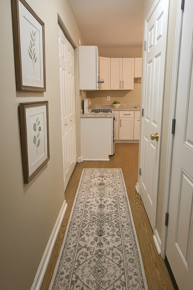 Building Photo - 332 Maplewood Dr