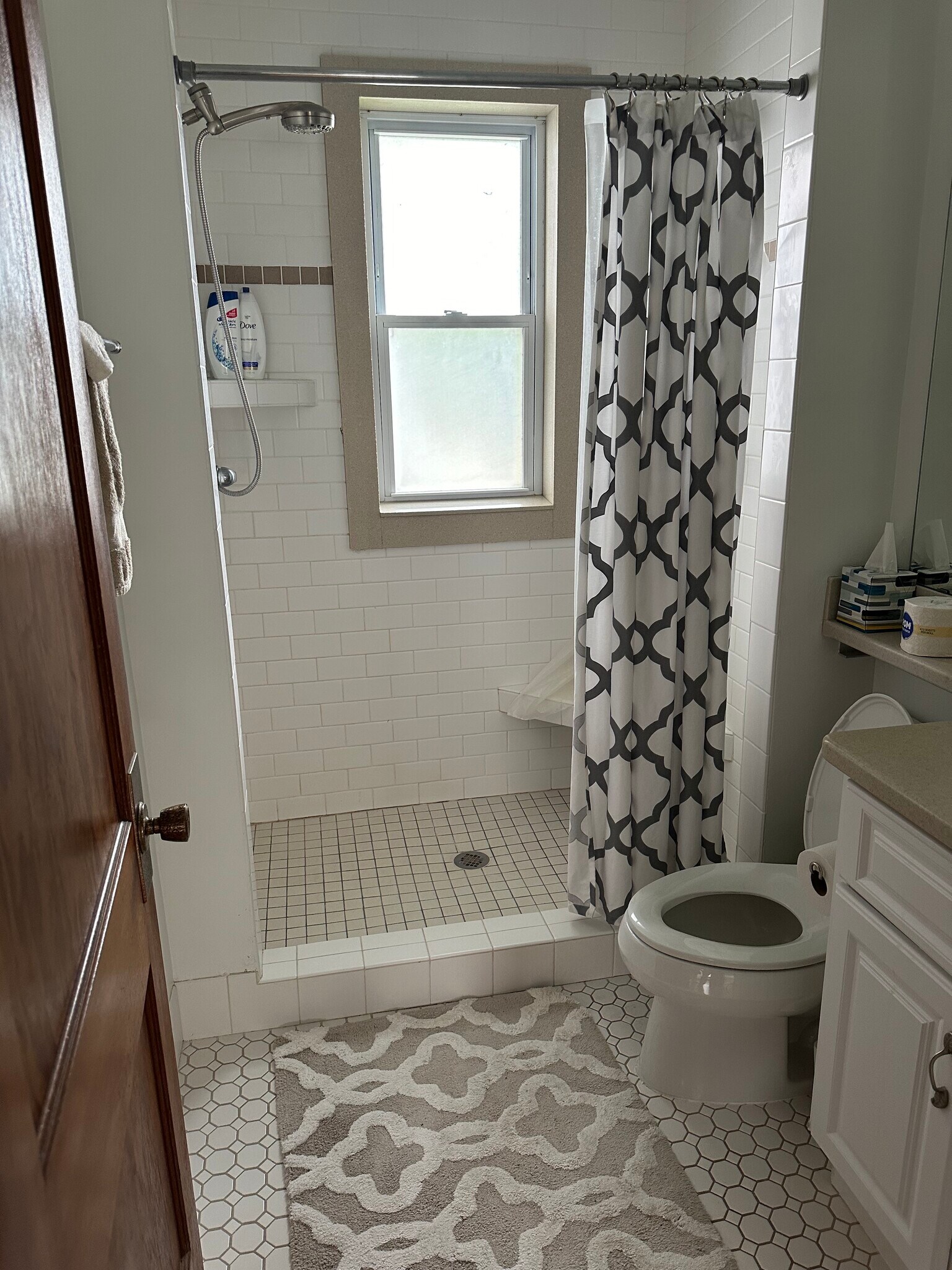 Upstairs Bath - 524 W Shore Dr