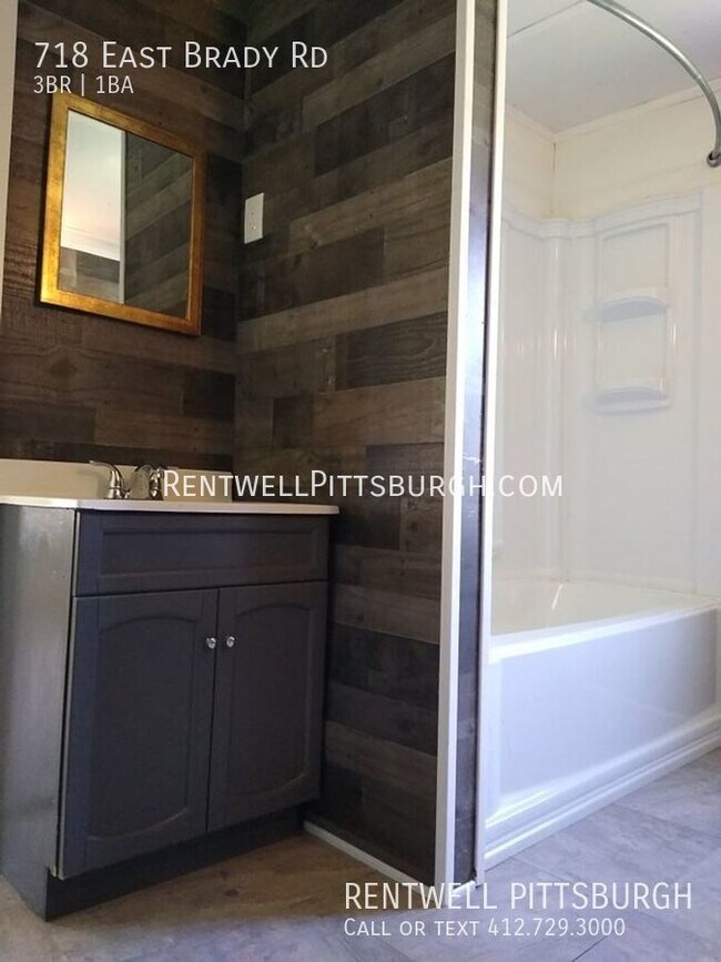 Building Photo - 3 Bedroom Home in Cowansville