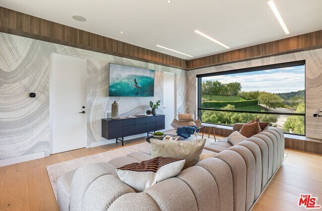 Building Photo - 9455 Eden Dr