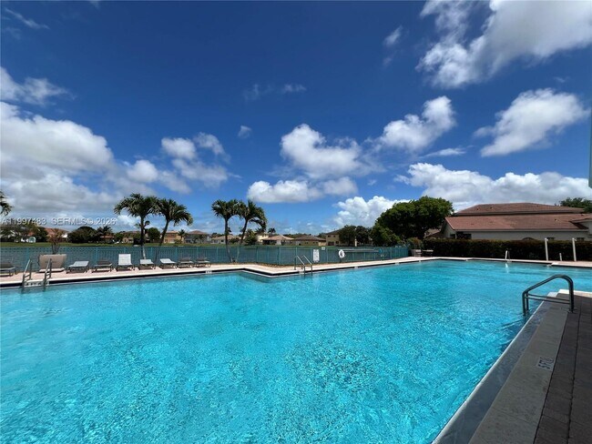 Building Photo - 3910 NE 13th Dr