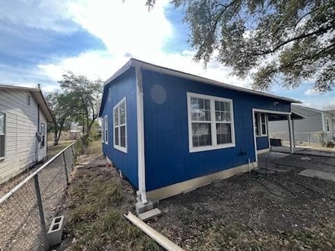 Building Photo - 813 E Kenedy Ave