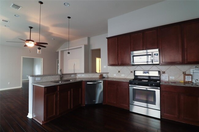 Building Photo - 528 Loma Cedro Bend