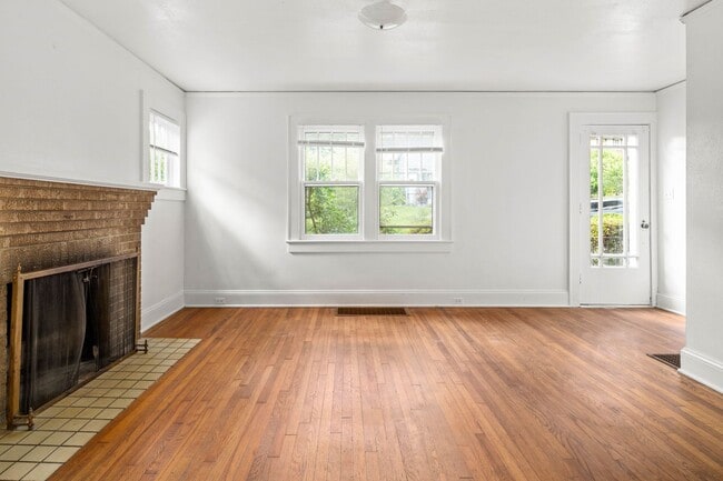 Building Photo - Charming Kenilworth Home