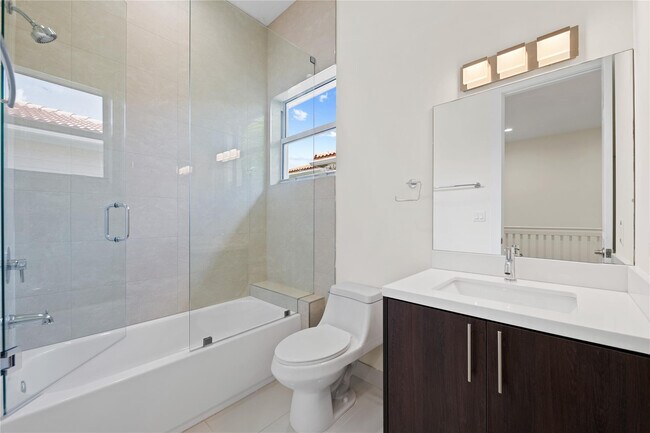 Building Photo - 1430 SW 4th Ave