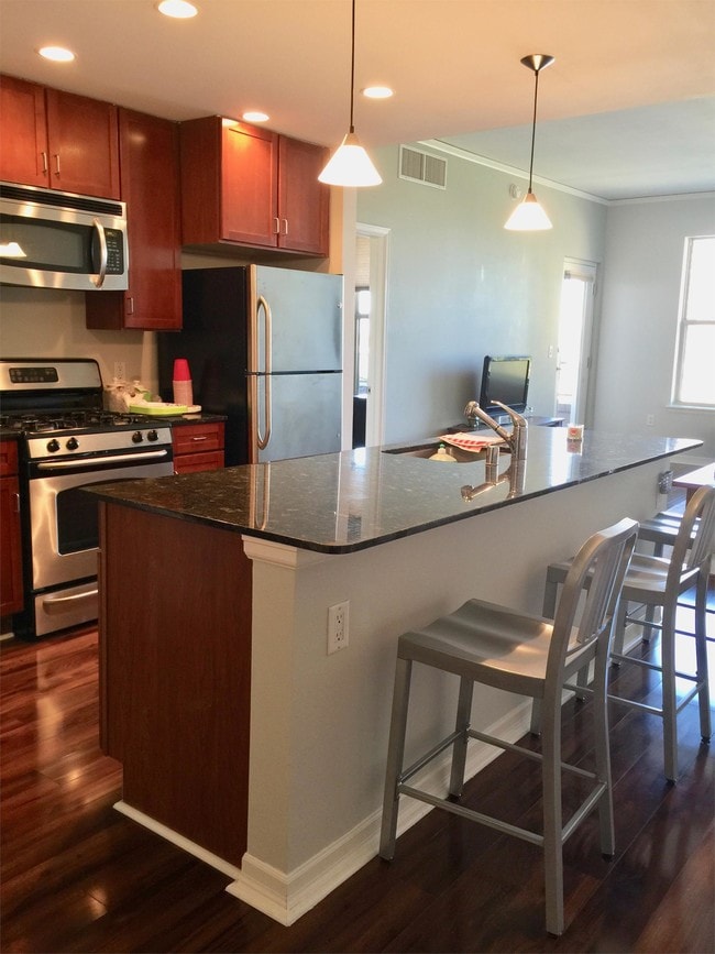 Building Photo - 1975 Grant St