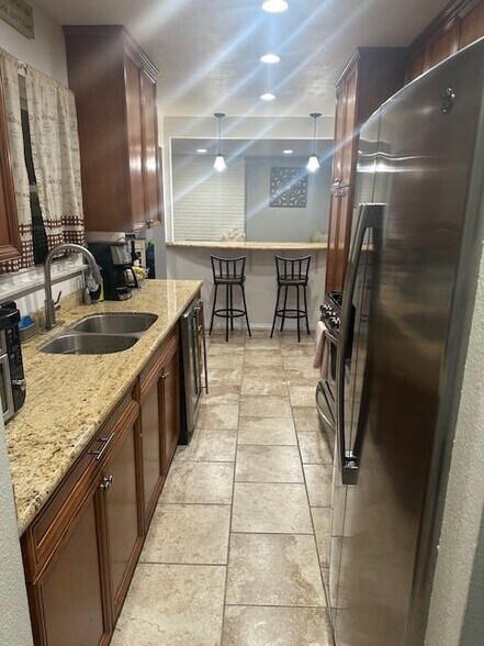 Building Photo - 338 N Conlon Ave