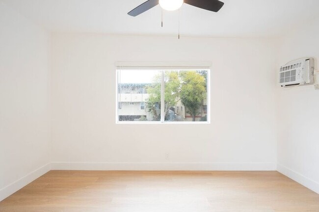Building Photo - 937 N Orange Grove Ave