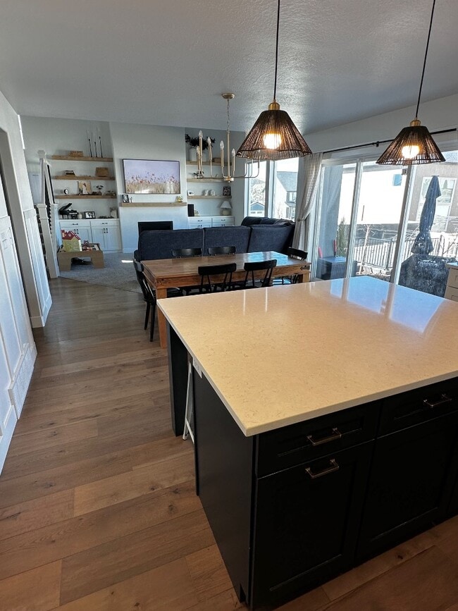 Building Photo - 353 N High Ridge Rd