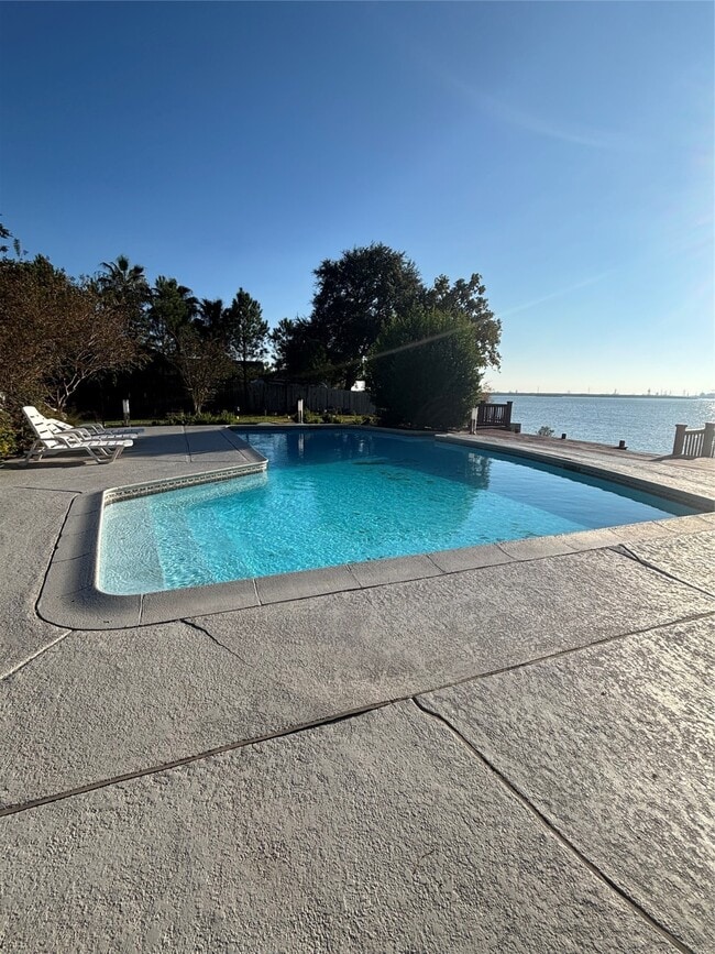 Building Photo - 2 Bayvilla Dr