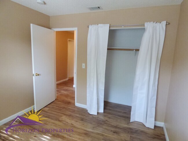 Building Photo - 3 Bed 2 Bath 1,317sqft Citrus Heights Home in Wildwood Estates