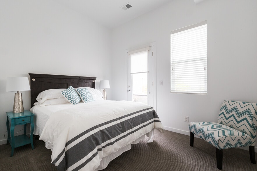 Building Photo - 3081 W 16th Ave