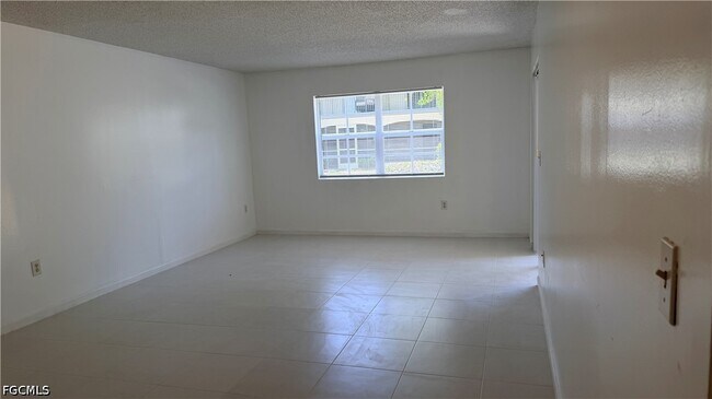 Building Photo - 3407 Winkler Ave